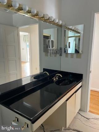 ROLLING HILLS - Residential