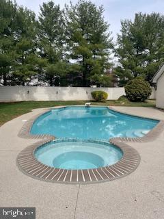 ROLLING HILLS - Residential