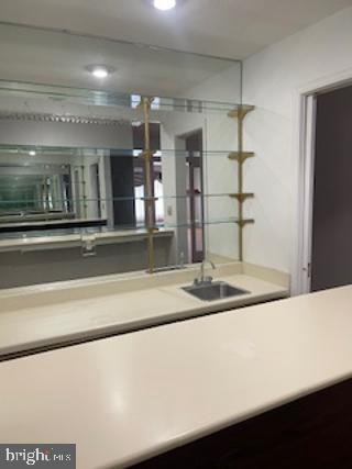 ROLLING HILLS - Residential