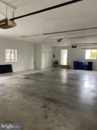 ROLLING HILLS - Residential