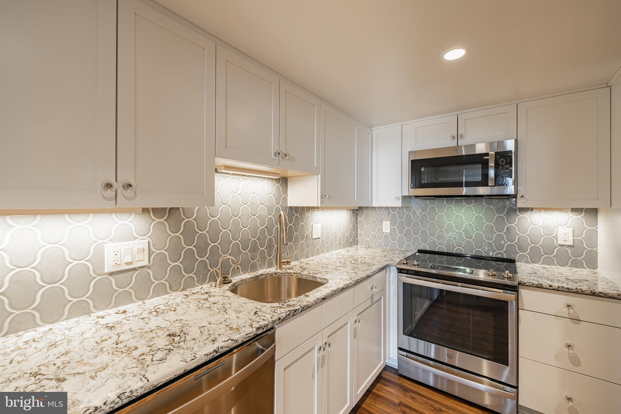 ARLINGTON RIDGE - Residential