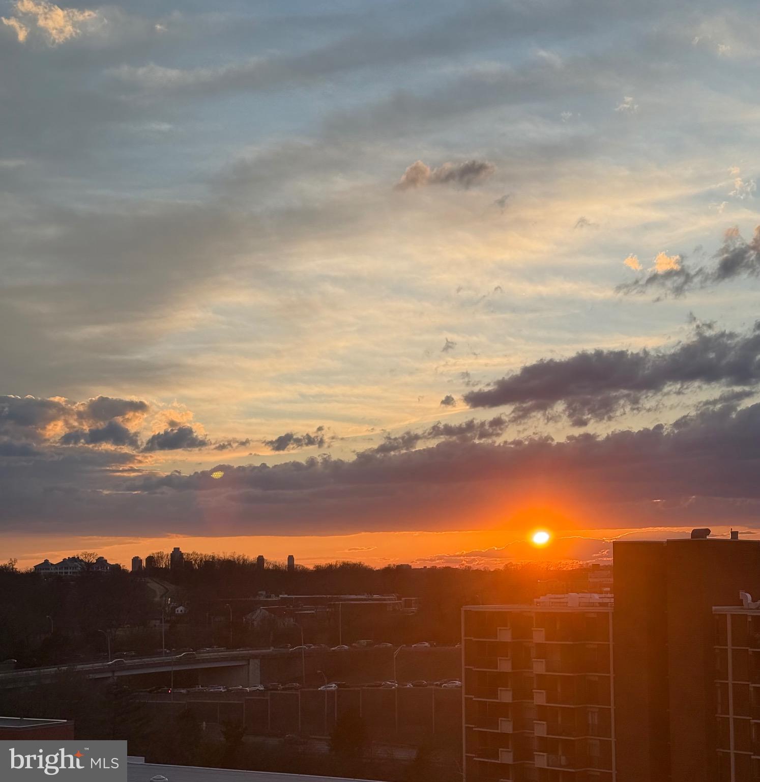 ARLINGTON RIDGE - Residential