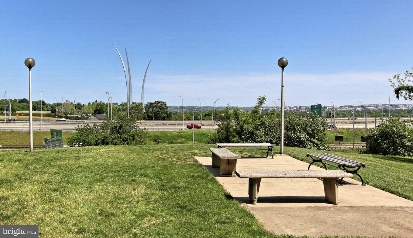 ARLINGTON RIDGE - Residential