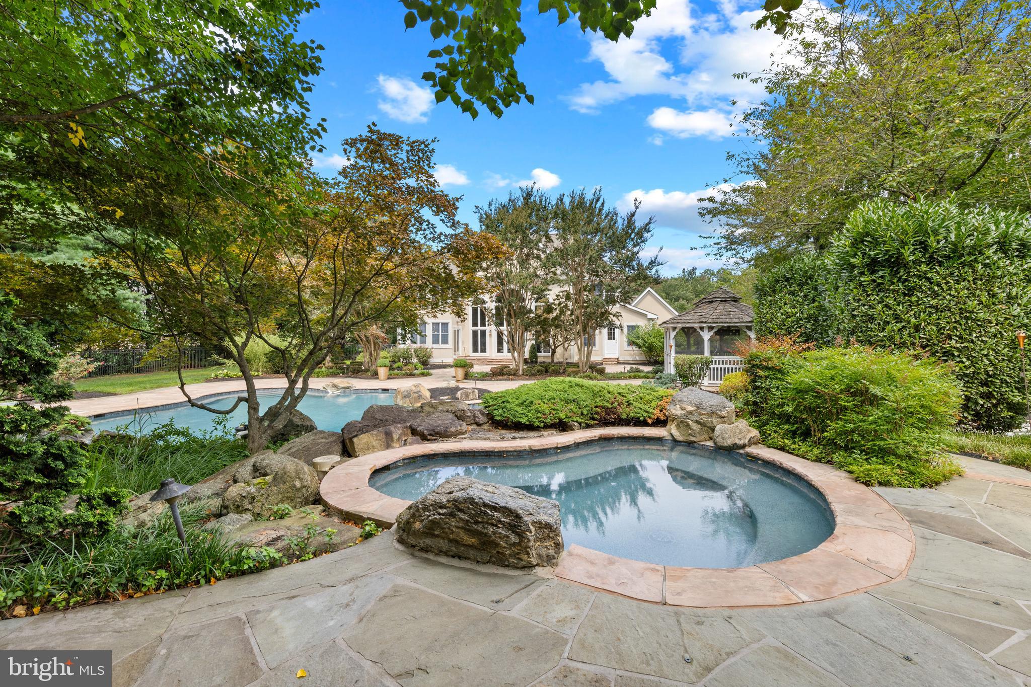 FOX VALLEY - Residential