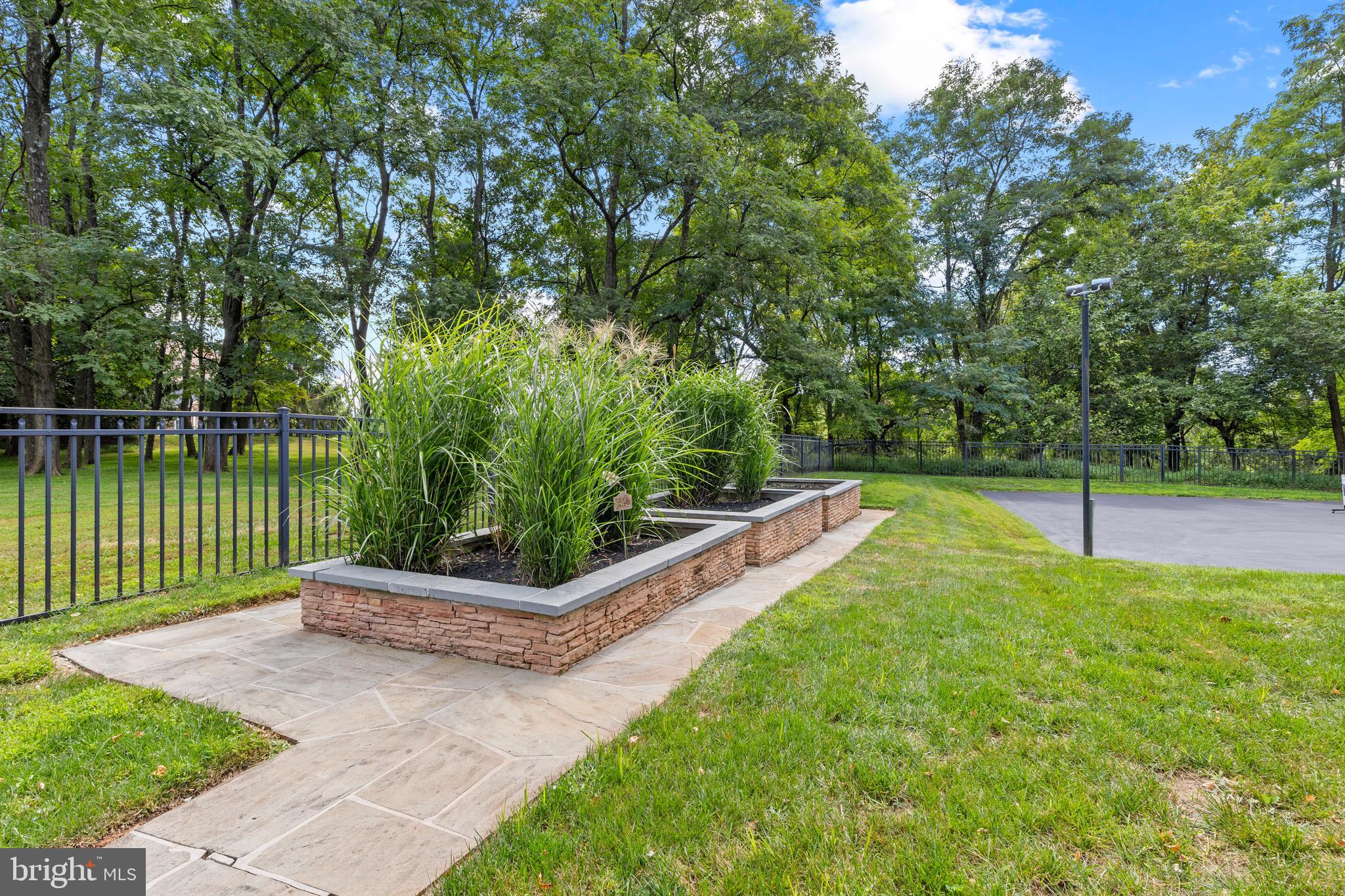 FOX VALLEY - Residential