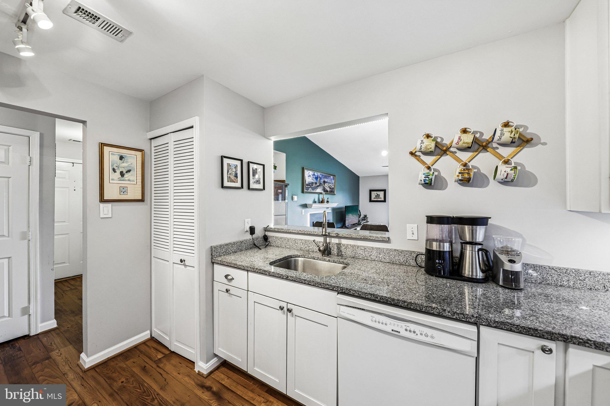 ASHBURN VILLAGE - Residential