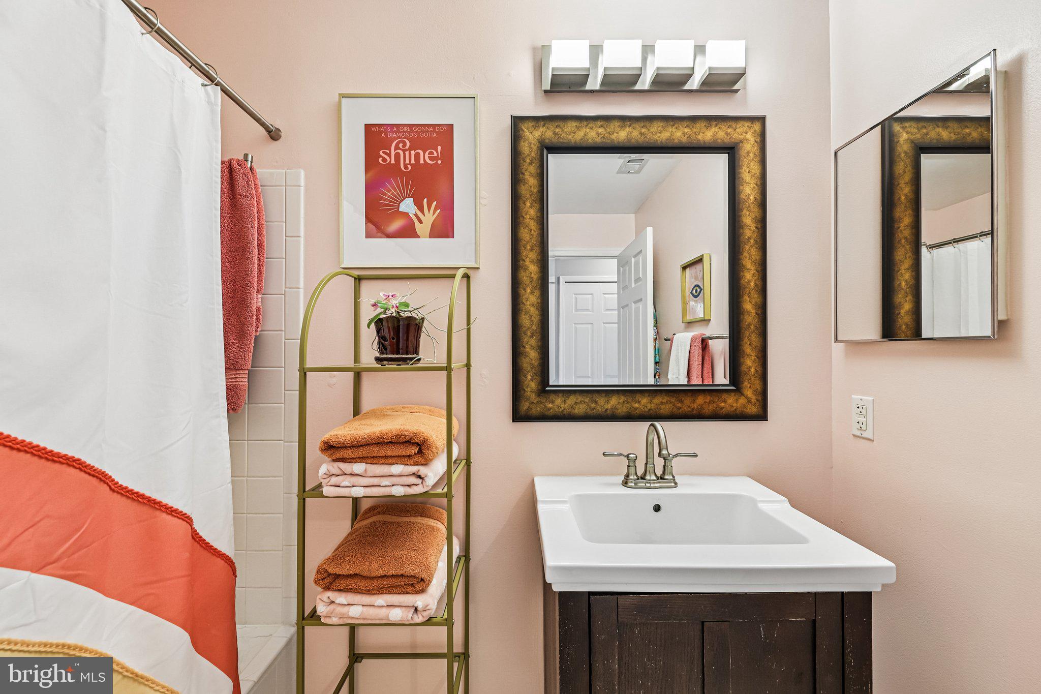 ASHBURN VILLAGE - Residential
