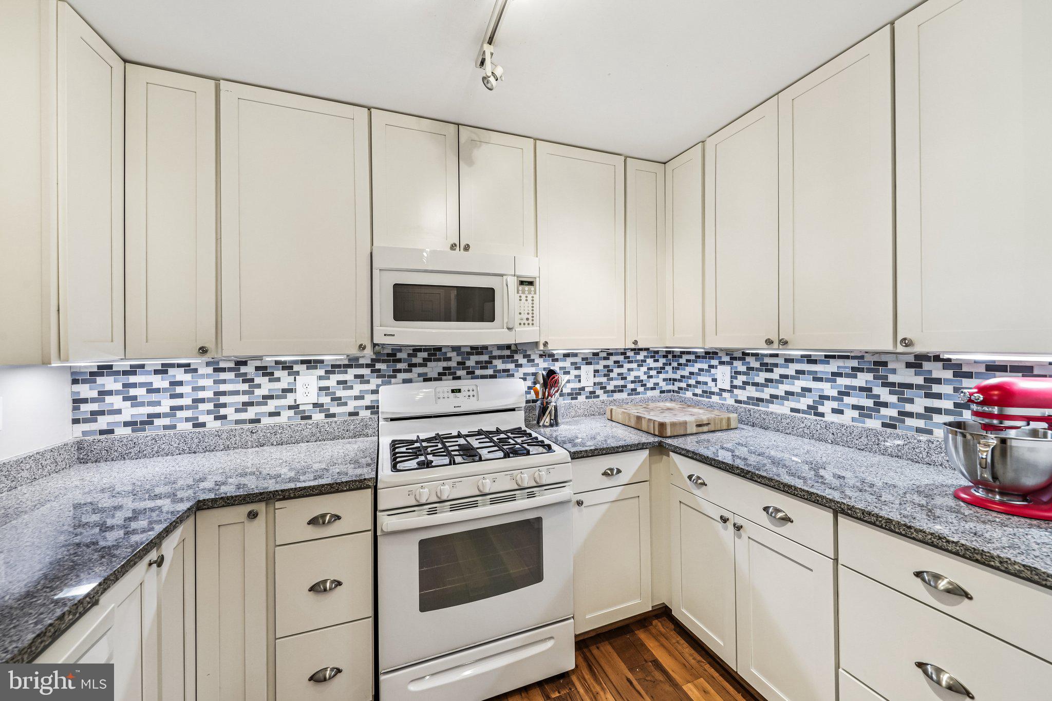 ASHBURN VILLAGE - Residential