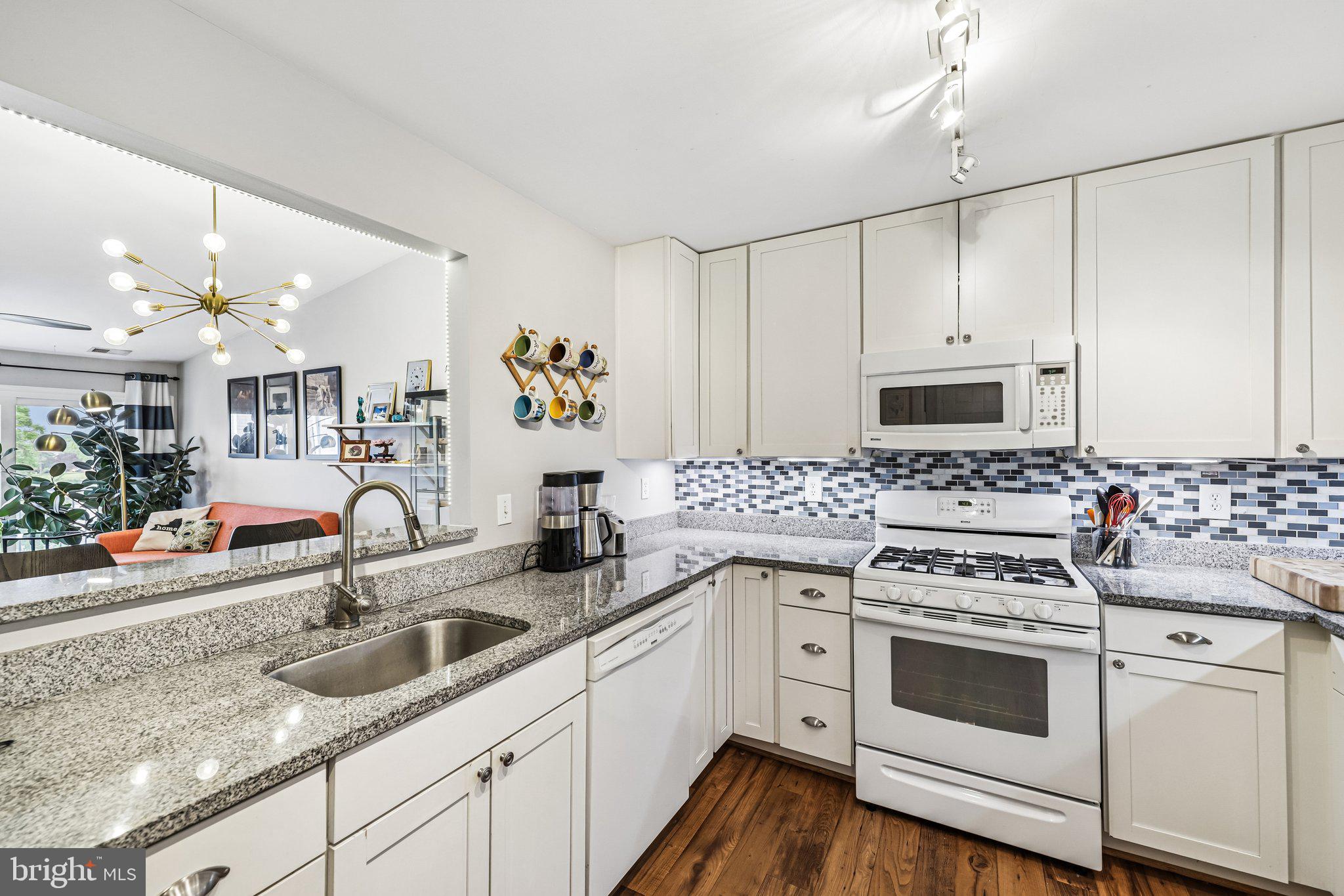 ASHBURN VILLAGE - Residential