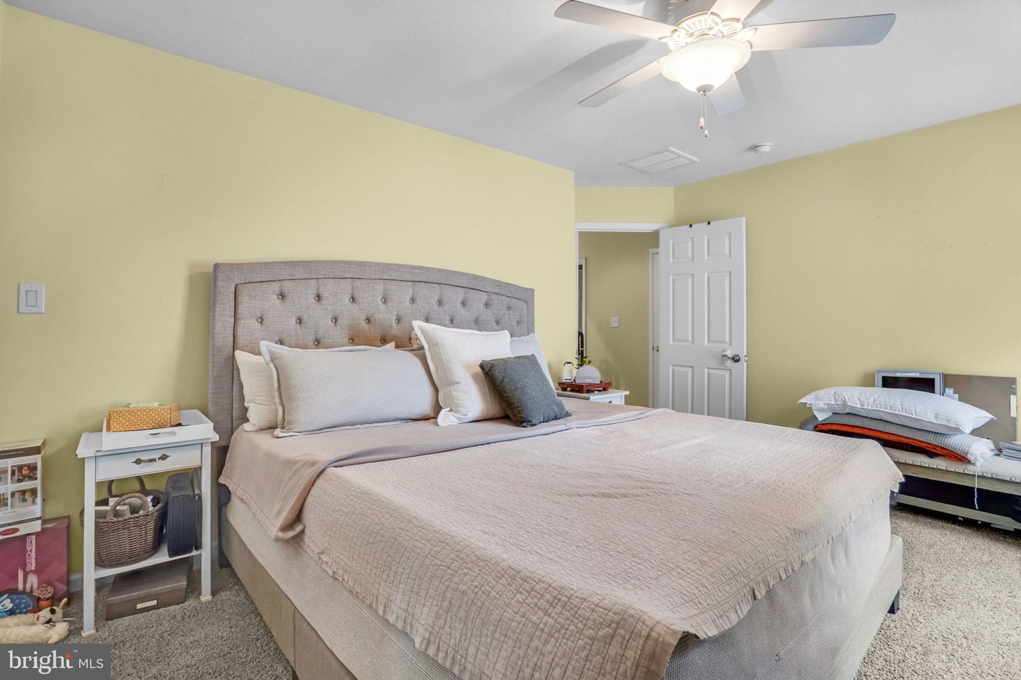 CAPTAIN'S COVE - Residential