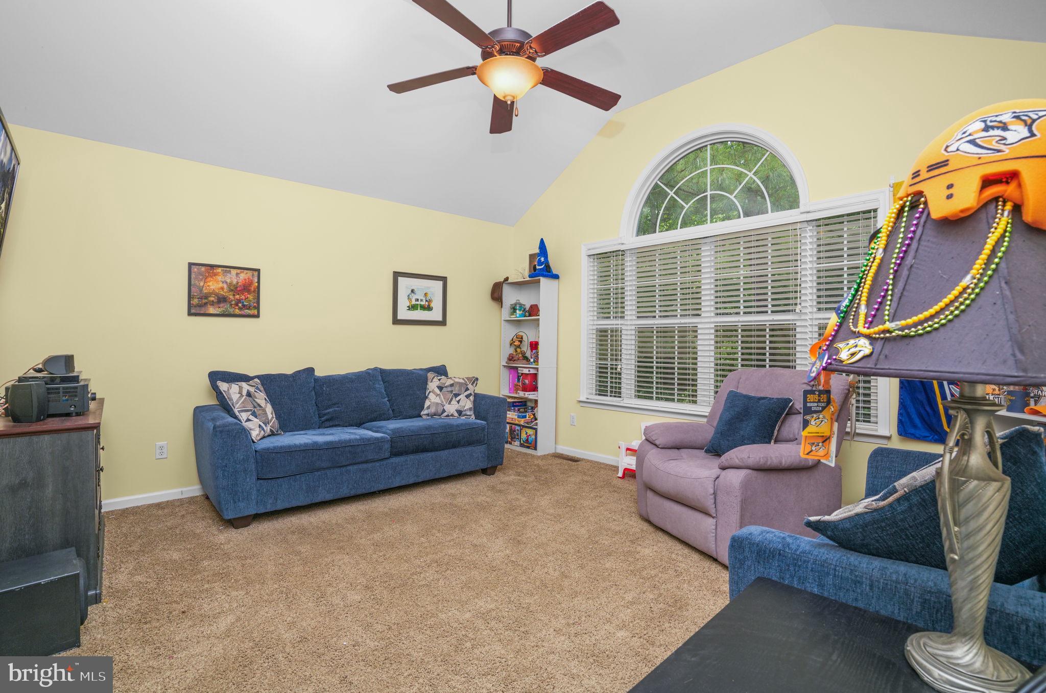 CAPTAIN'S COVE - Residential