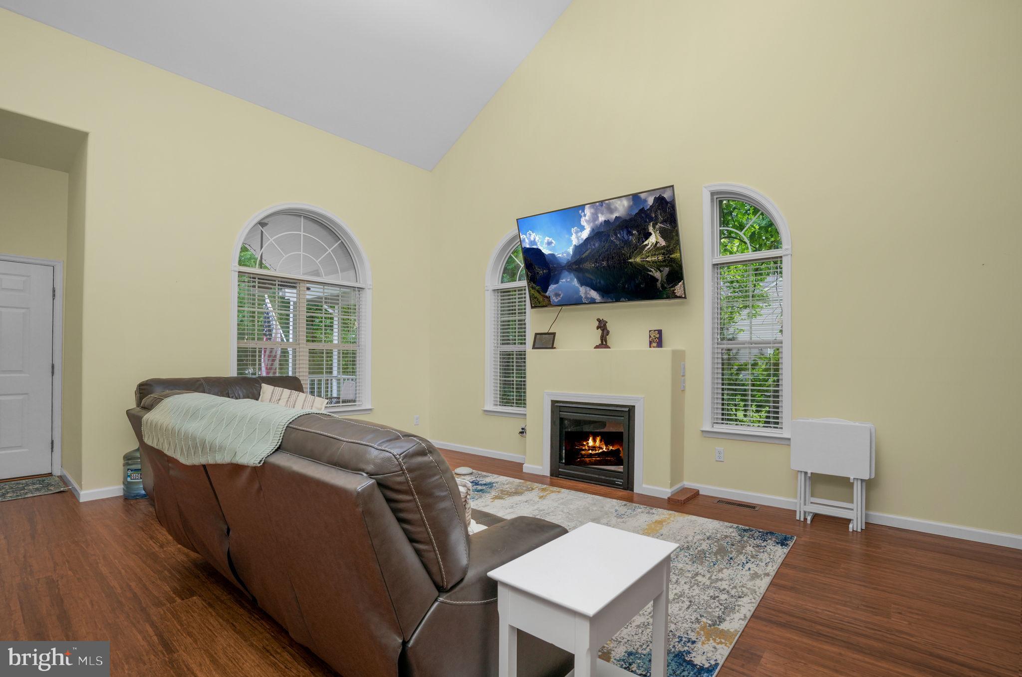 CAPTAIN'S COVE - Residential