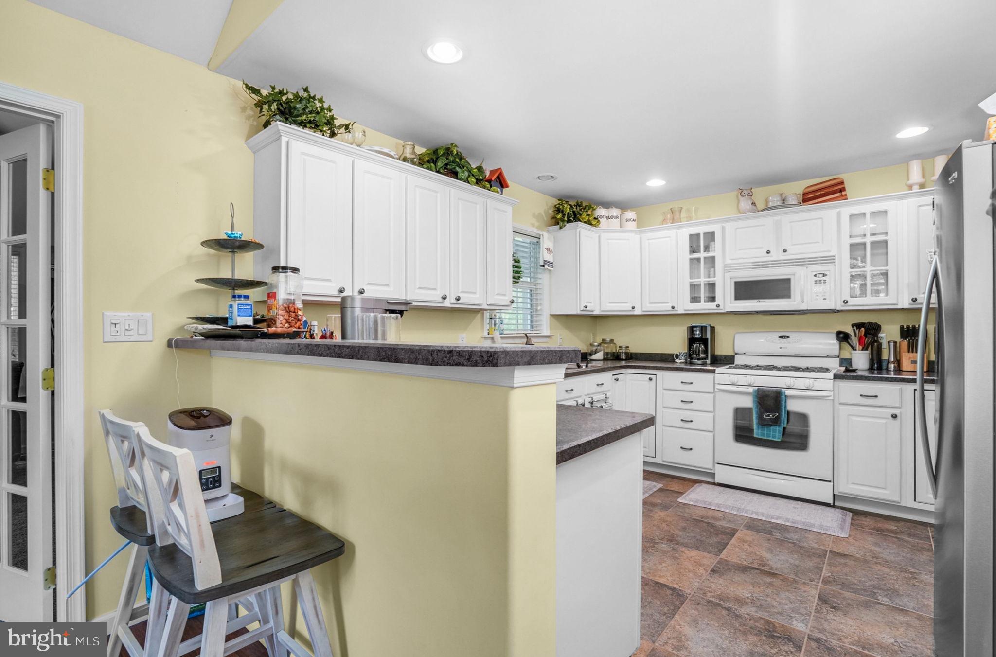 CAPTAIN'S COVE - Residential