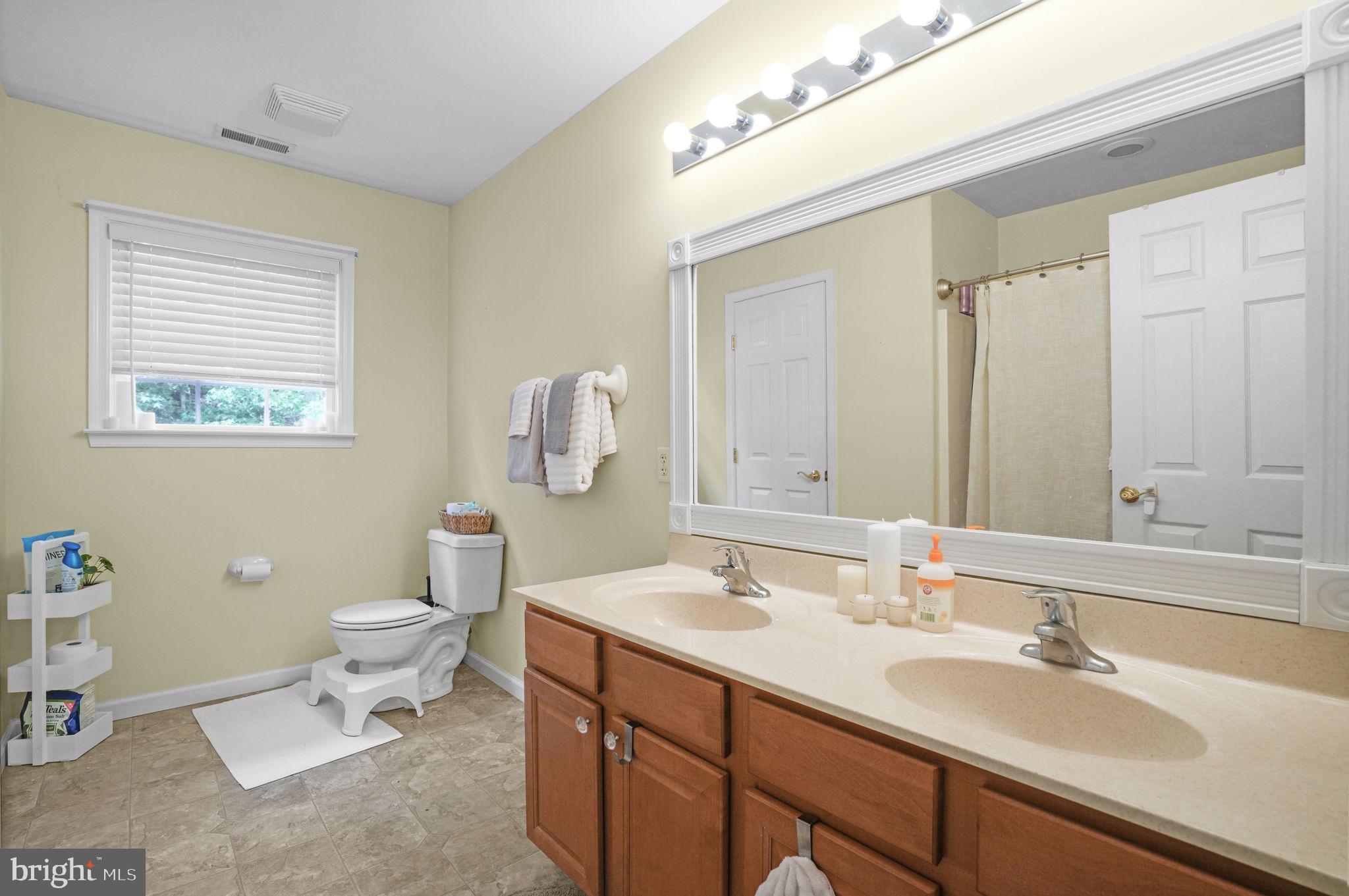 CAPTAIN'S COVE - Residential