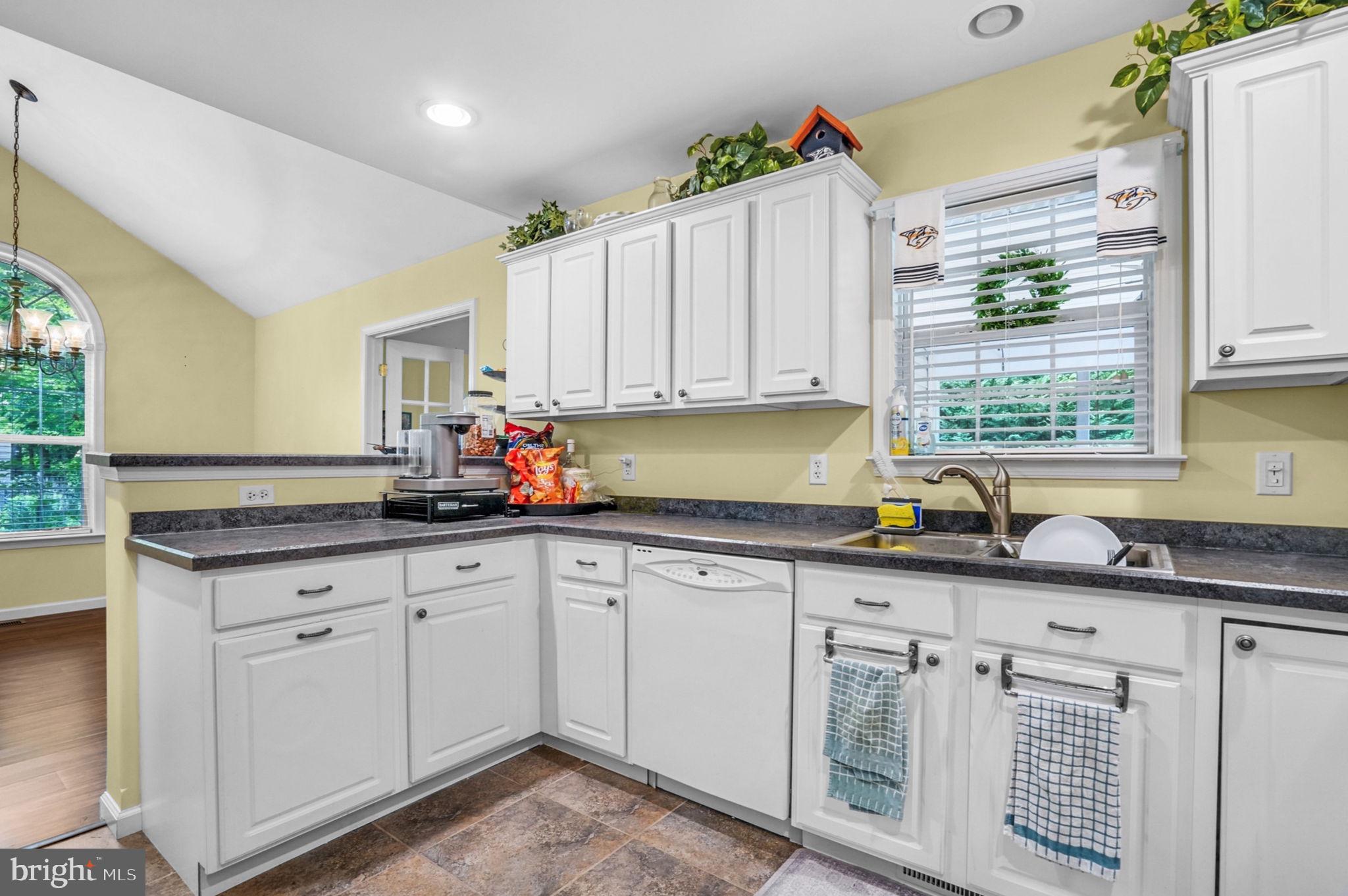 CAPTAIN'S COVE - Residential