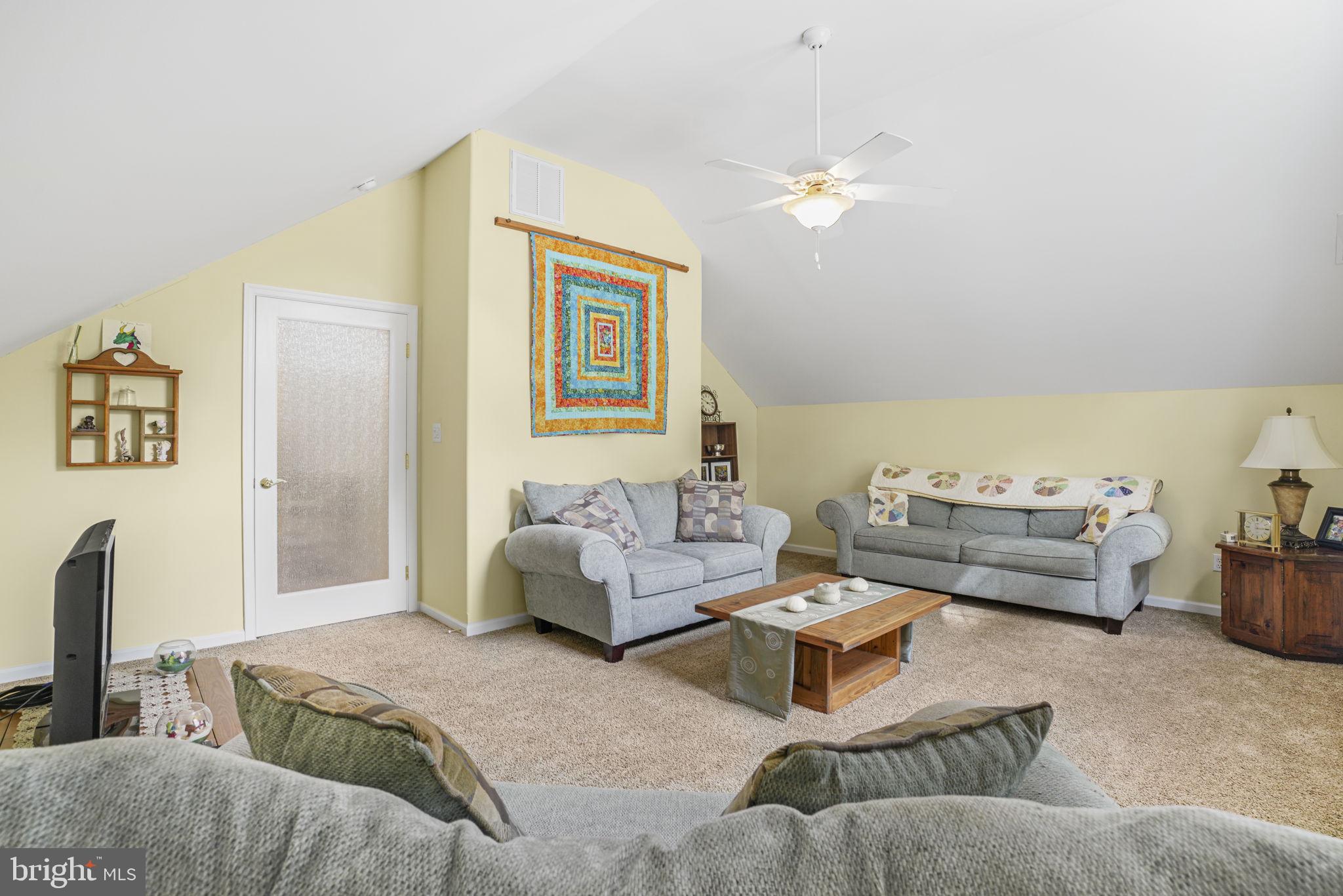 CAPTAIN'S COVE - Residential