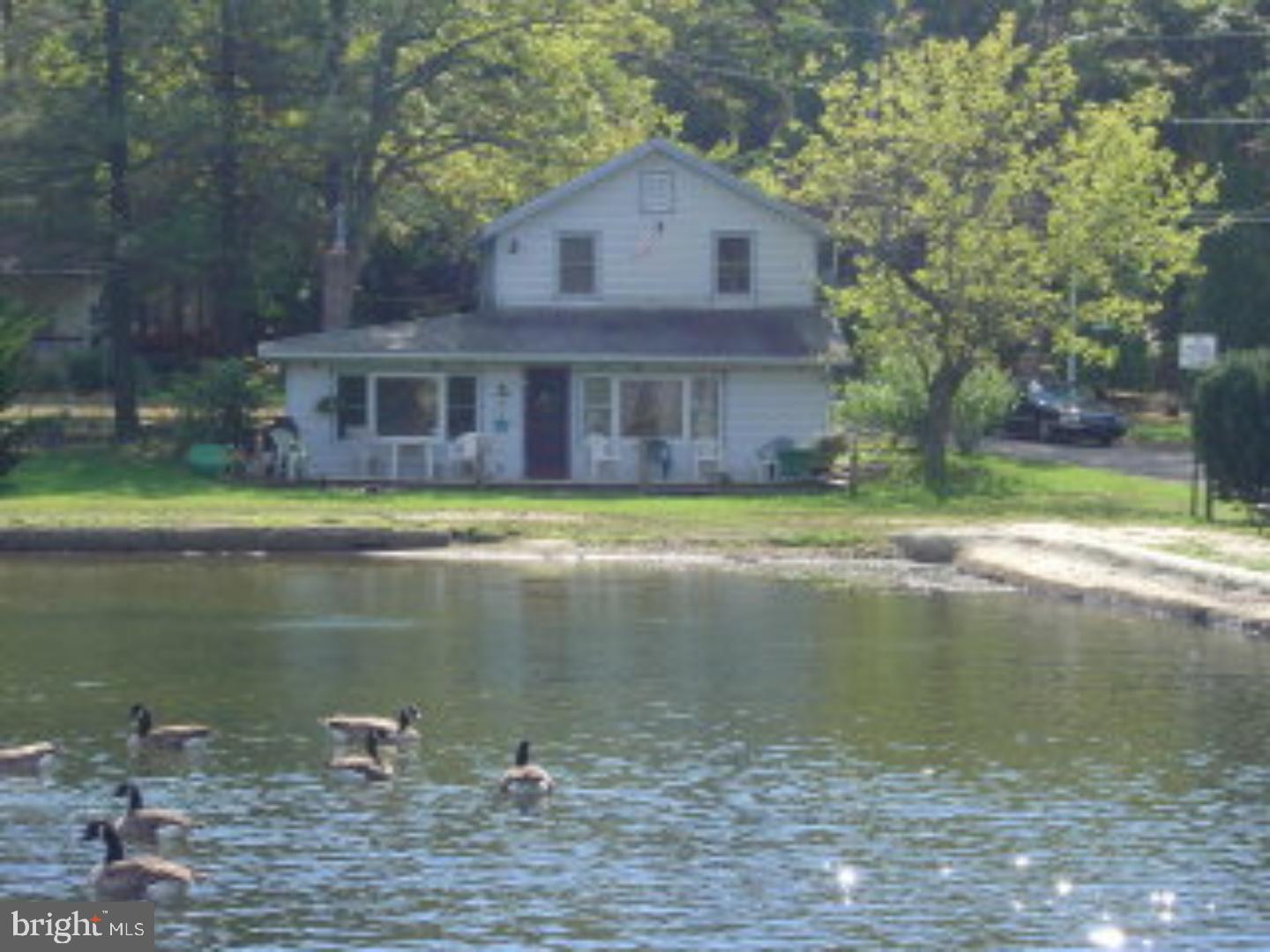 LAKE FRONT. IF YOU'RE LOOKING FOR A LARGE LAKE HOUSE IN EXCELLENT CONDITION CALL TODAY TO SET UP YOUR PRIVATE SHOWING THIS OPPORTUNITY WON'T LAST LONG. VERY LOW ASSOCIATION FEES ALLOW YOU TO ENJOY ALL THE AMENITIES THE LAKE HAS TO OFFER. Mailing Address Continued: ASHLAND Amp: 200