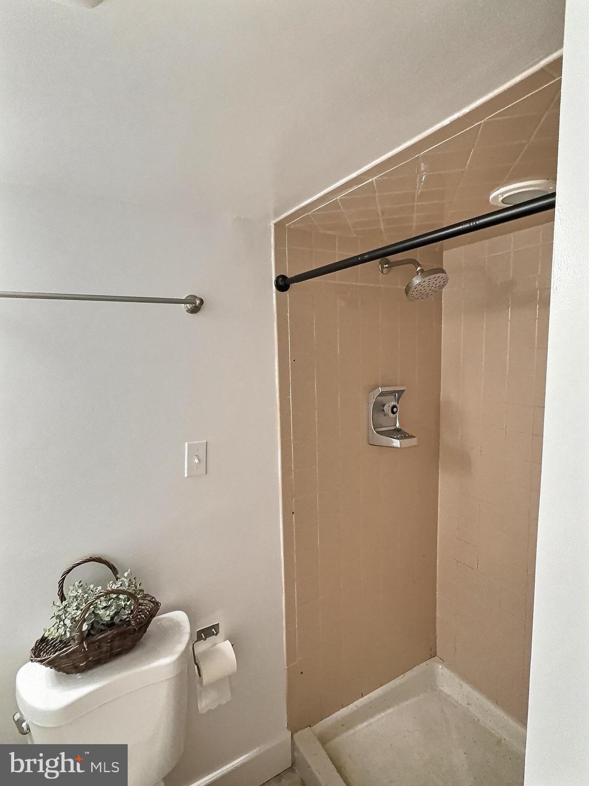 TANTALLON ON THE POTOMAC - Residential Lease