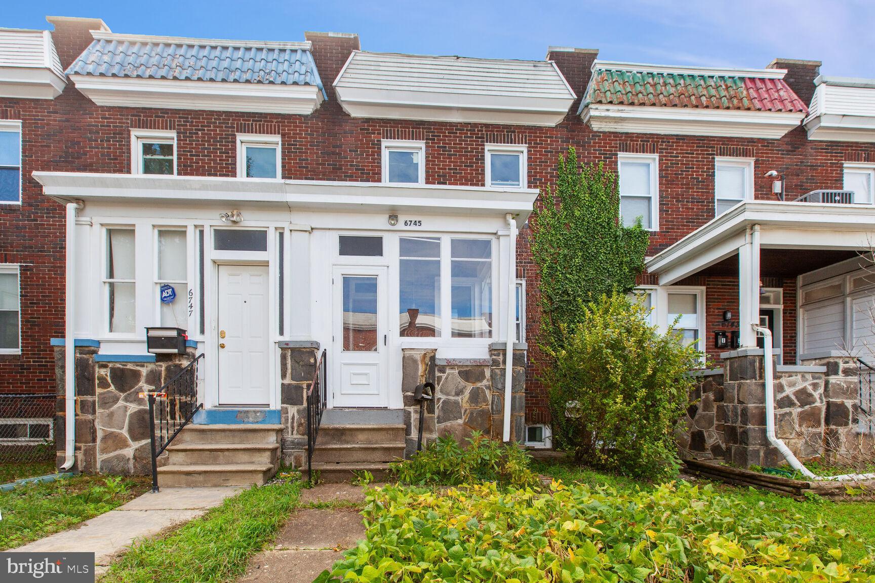 6745 WOODLEY
