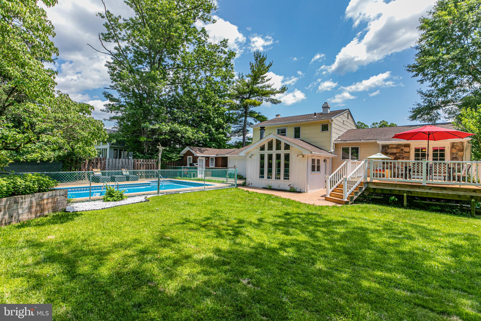 10 CAMELIA COURT