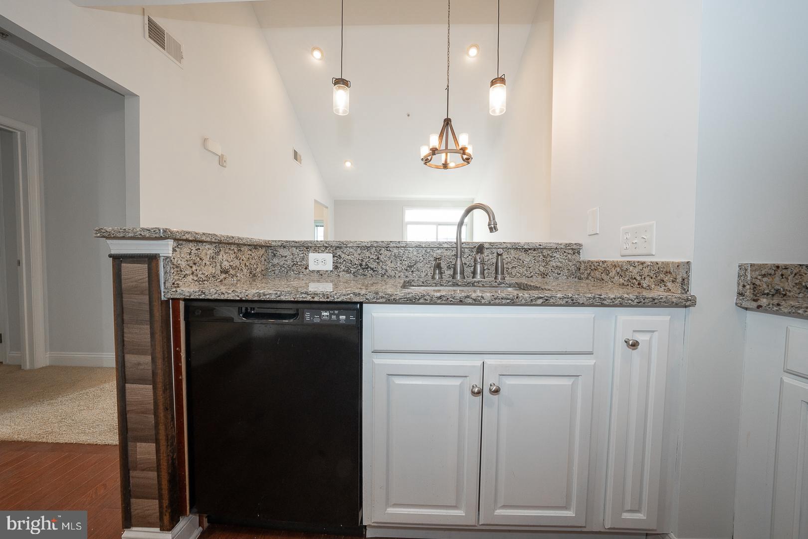 THE GRANDE AT RIVERVIEW - Residential Lease