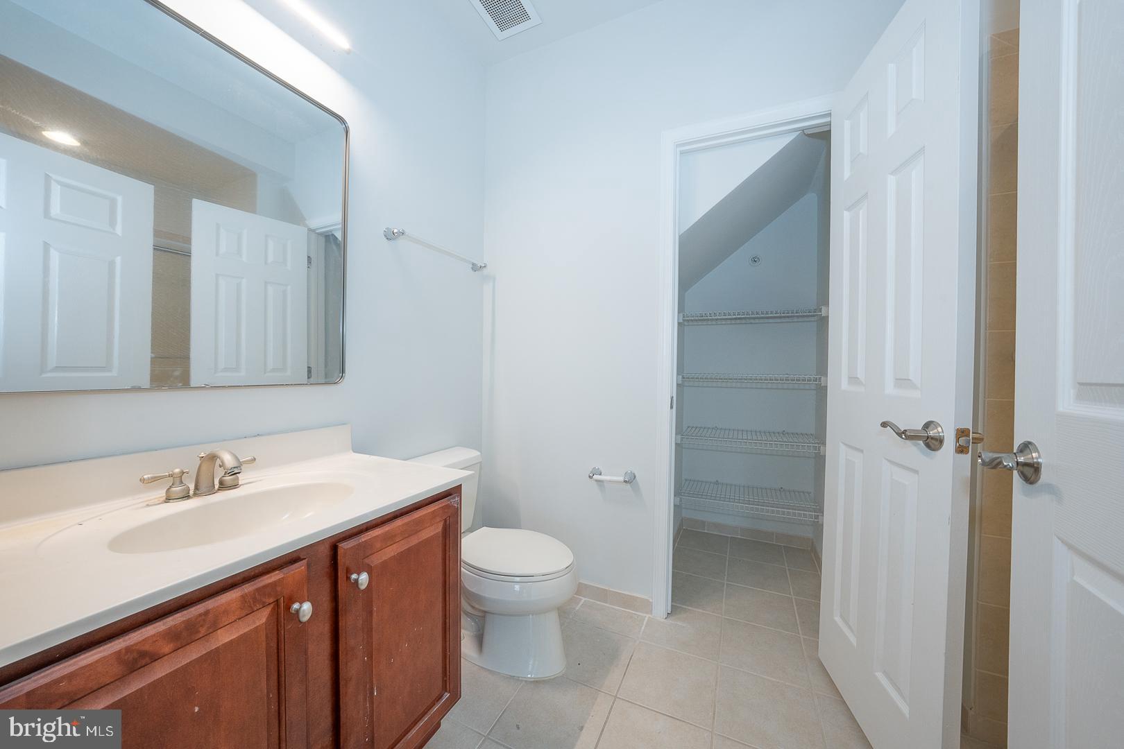 THE GRANDE AT RIVERVIEW - Residential Lease