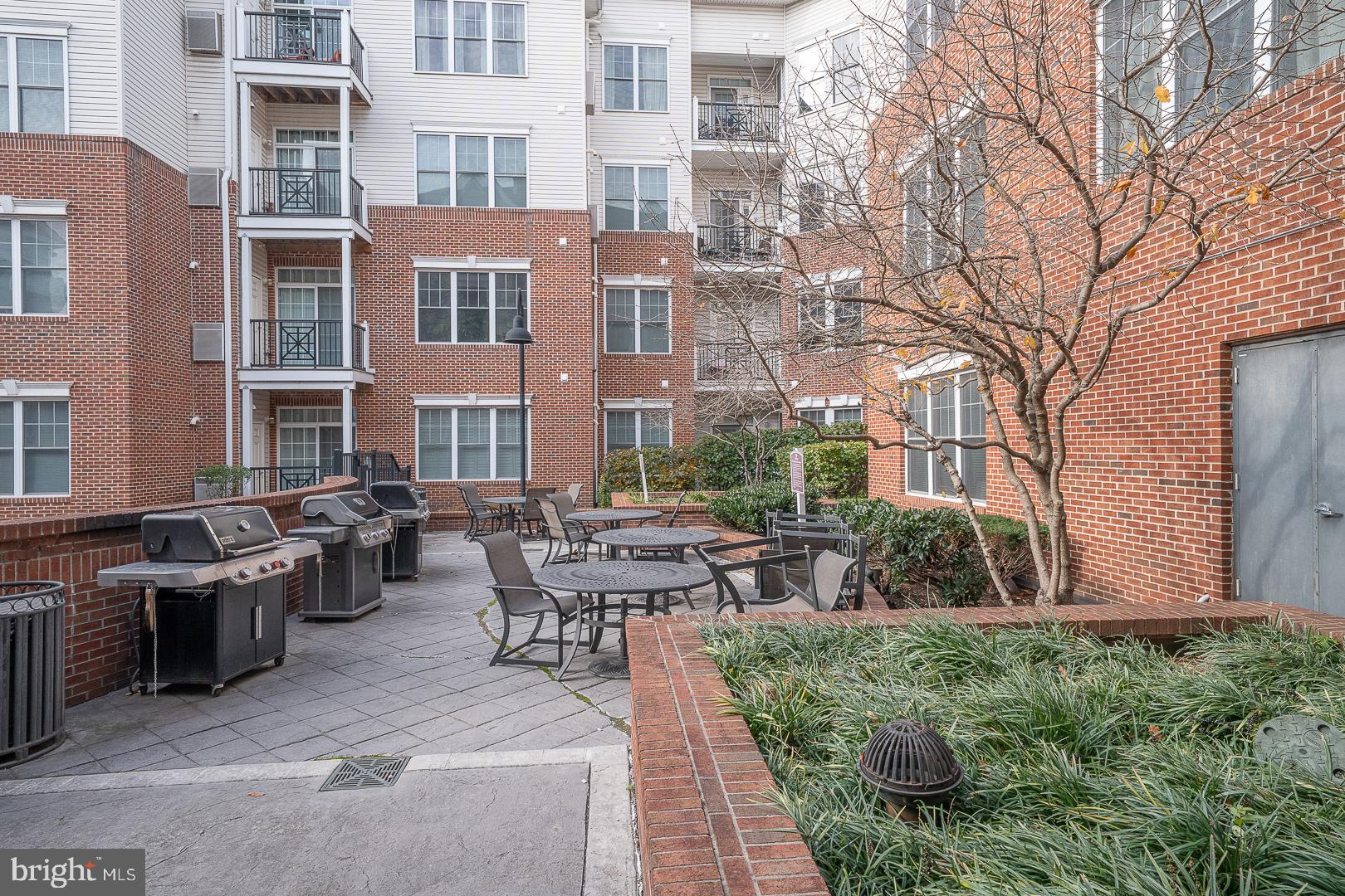 THE GRANDE AT RIVERVIEW - Residential Lease