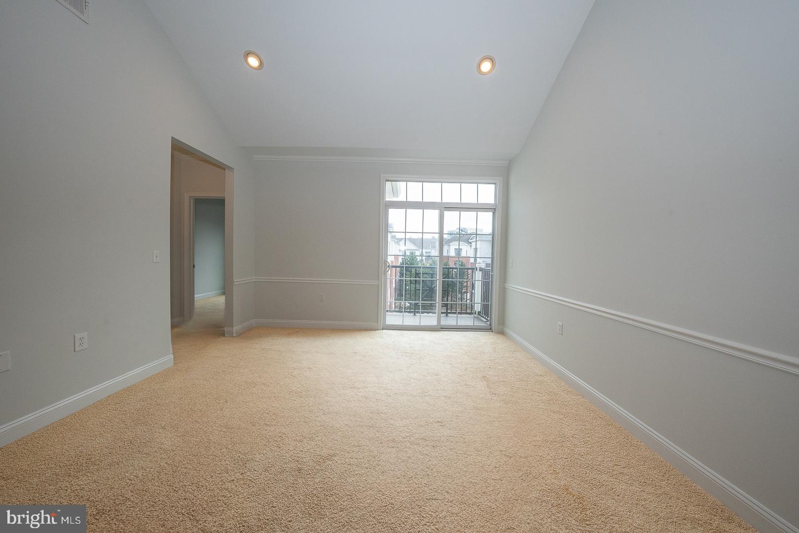 THE GRANDE AT RIVERVIEW - Residential Lease