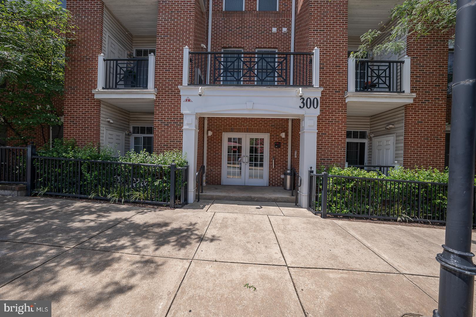 THE GRANDE AT RIVERVIEW - Residential Lease