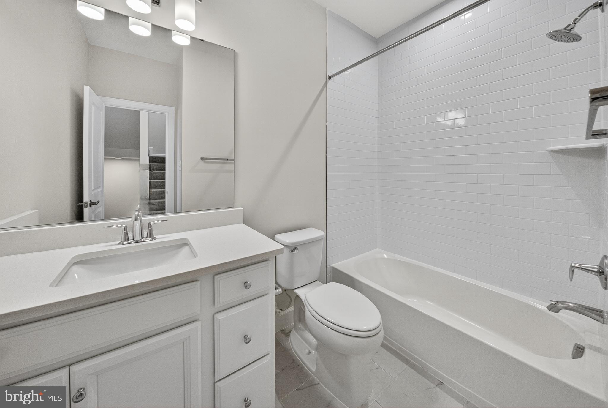 GATEWAY WEST - Residential Lease