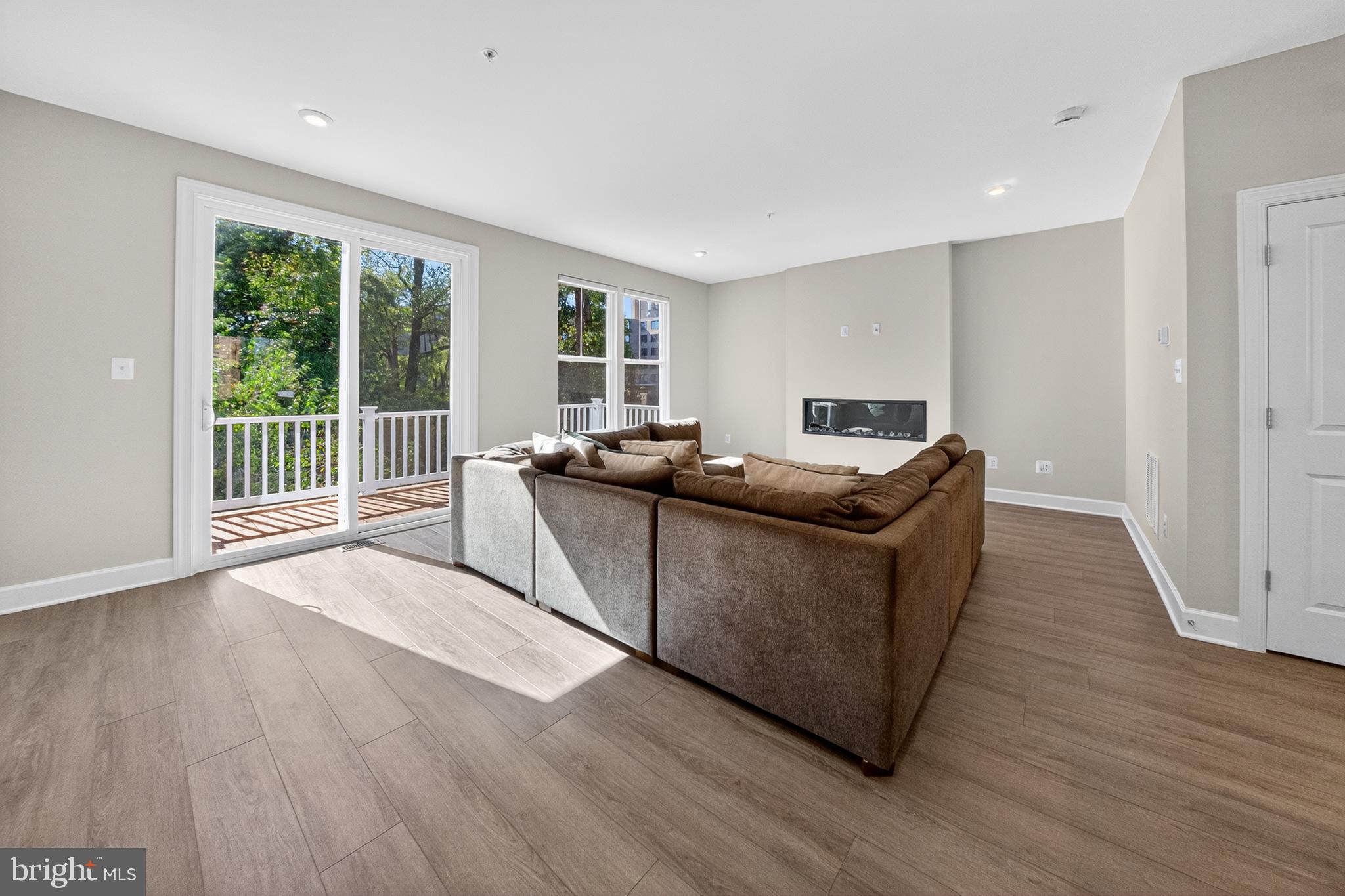 GATEWAY WEST - Residential Lease