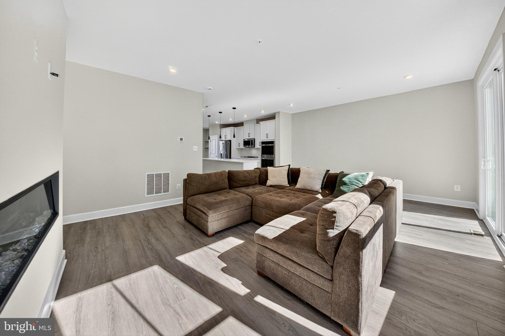 GATEWAY WEST - Residential Lease