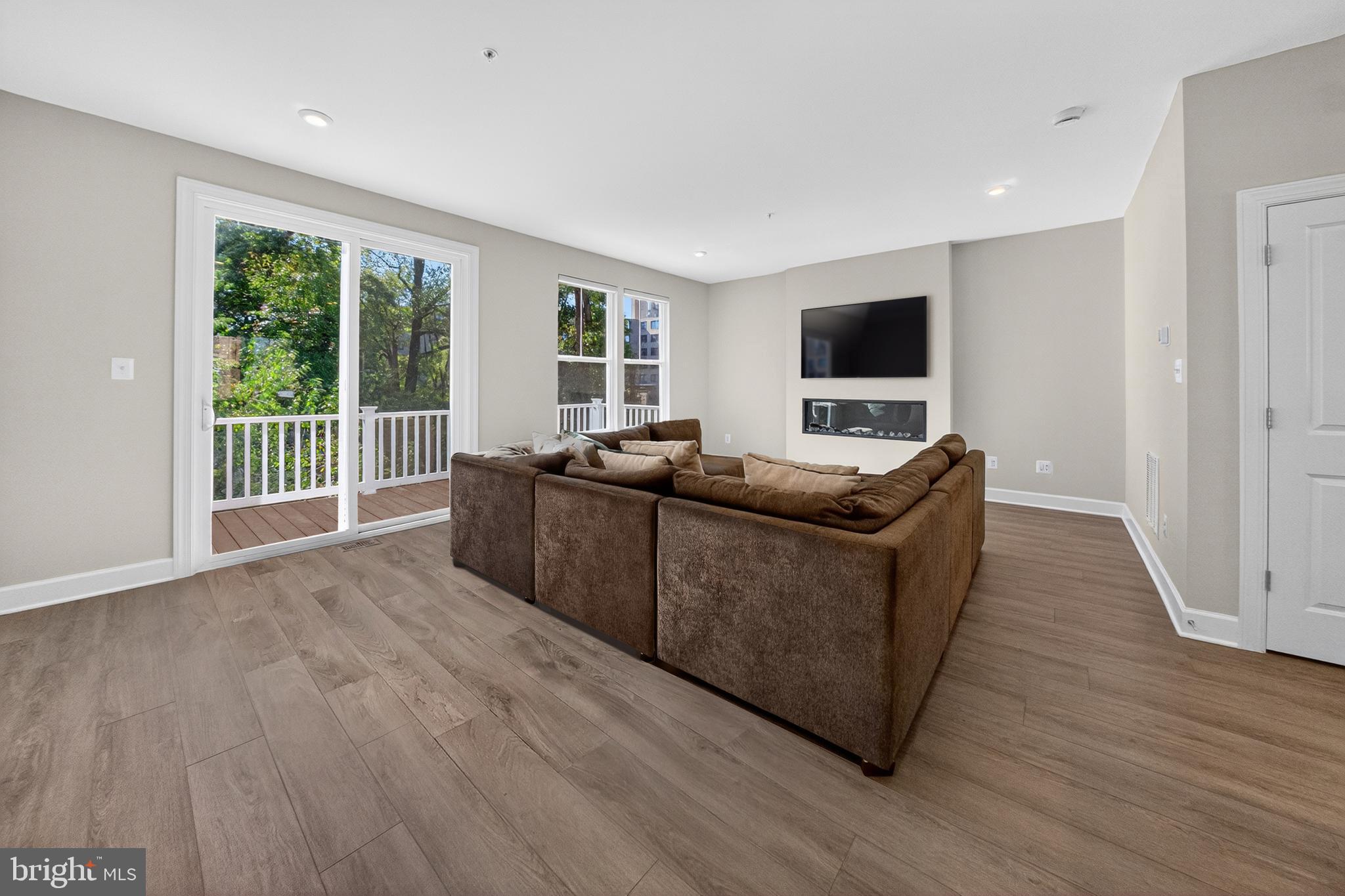 GATEWAY WEST - Residential Lease