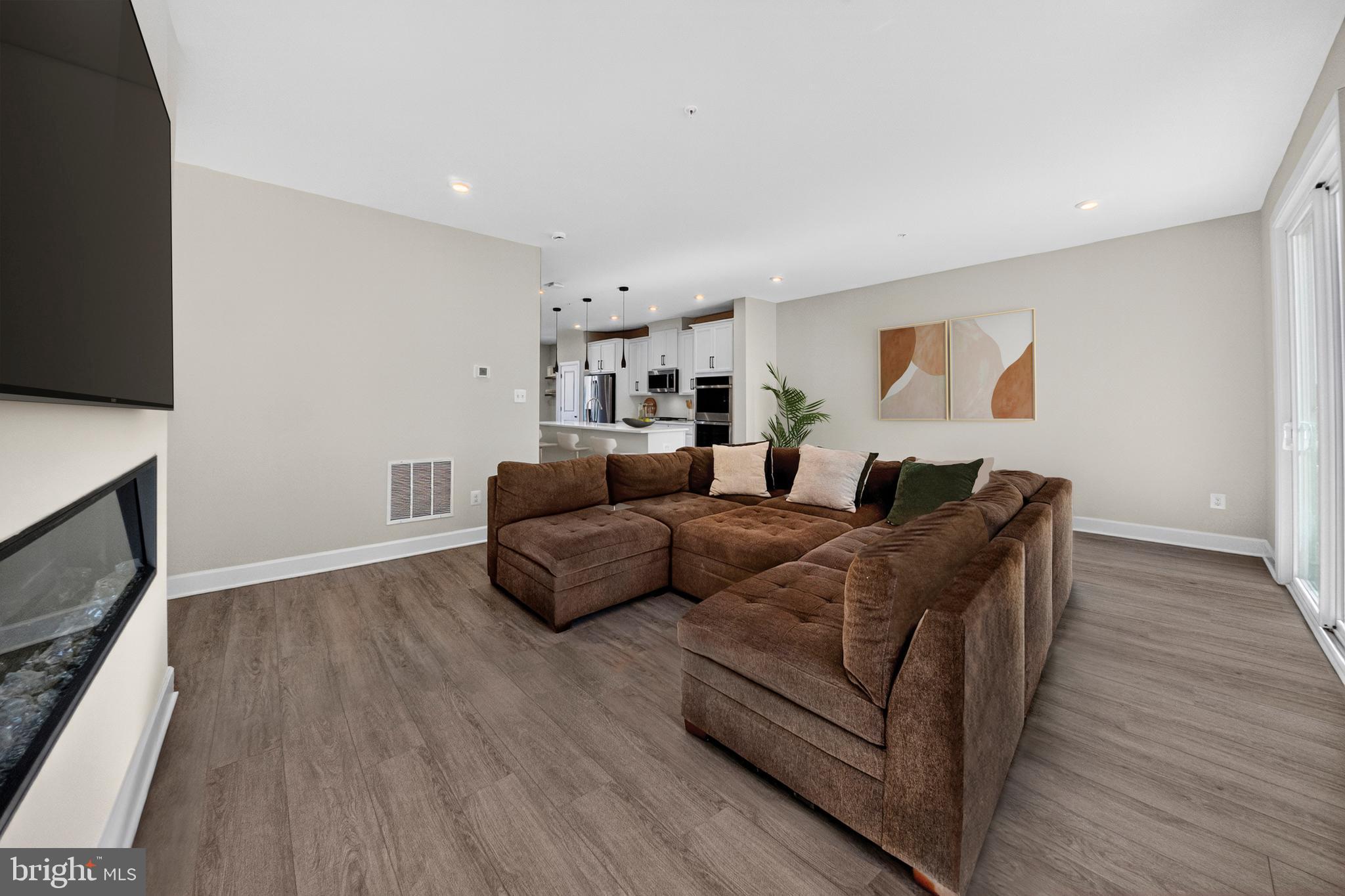 GATEWAY WEST - Residential Lease