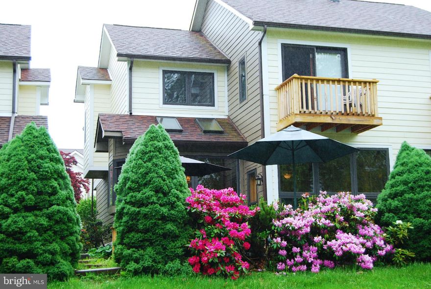 LARGEST end unit town home at Ski Harbor! 4/2.5 PLUS den. Recent upgrades-kitchen, flooring, paint, extra private living space/den, newer roof, Hardiplank siding 2014. Level lakefront for activities. View to Wisp Resort, boat slips, swimming pier. 6 knot speed zone area of lake. Community-indoor pool/tennis/volleyball/basketball. Mountain theme decor, furnished, turn-key, excellent rental history.