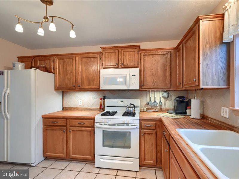 WINDSOR TWP - Residential