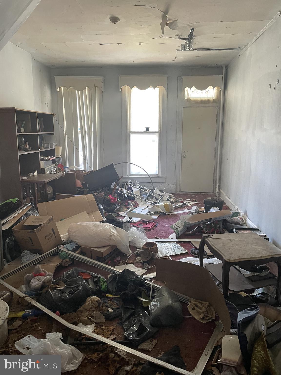 2738 W MOSHER STREET