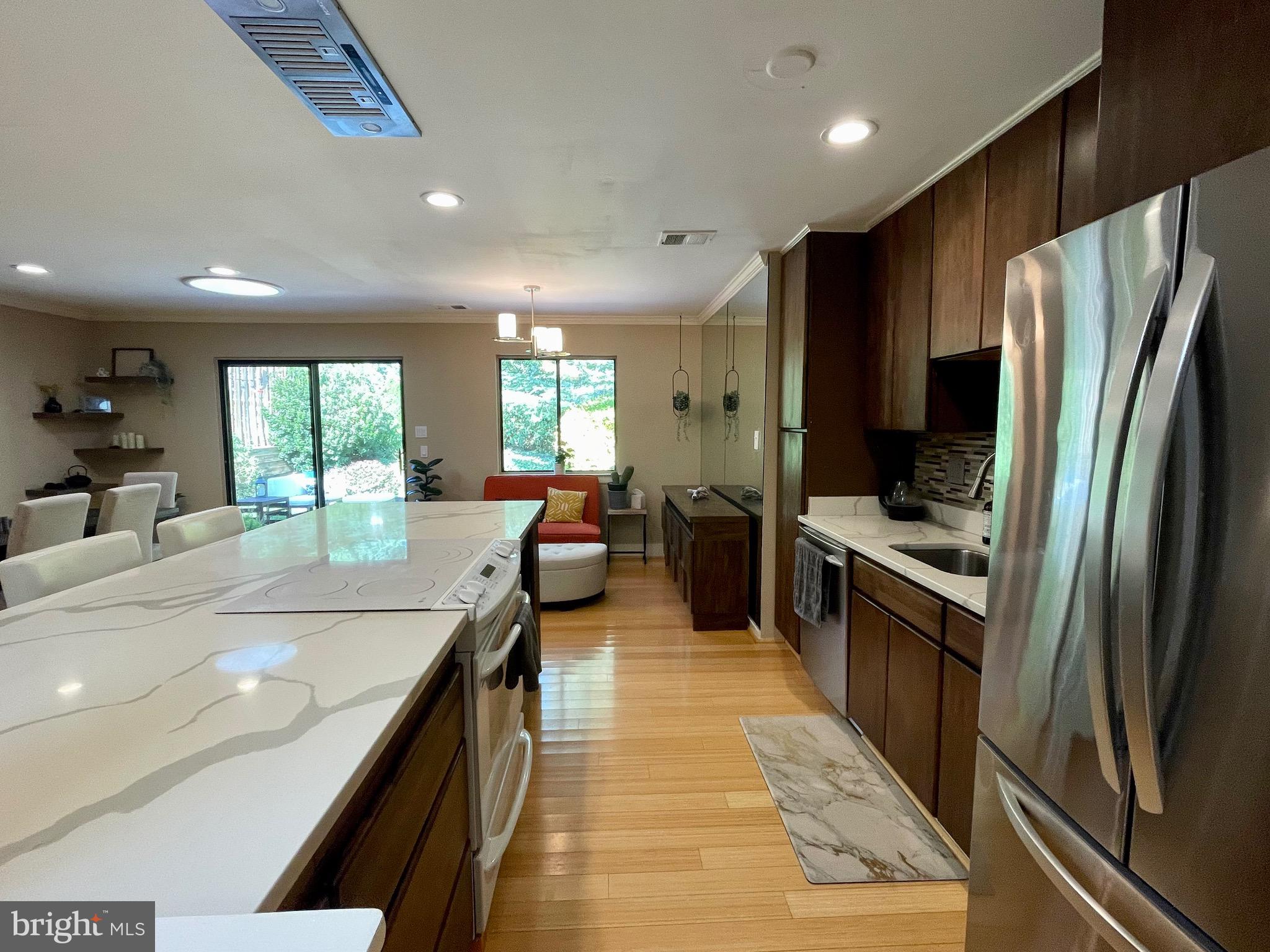 RESTON - Residential Lease