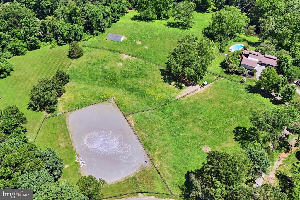 Photo of 9331 Cornwell Farm Drive, GREAT FALLS, VA 22066 (MLS # VAFX2277062)