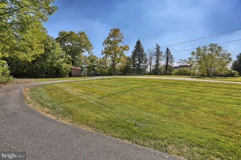 Photo of 25 Shelbourne Road, READING, PA 19606 (MLS # PABK2063908)