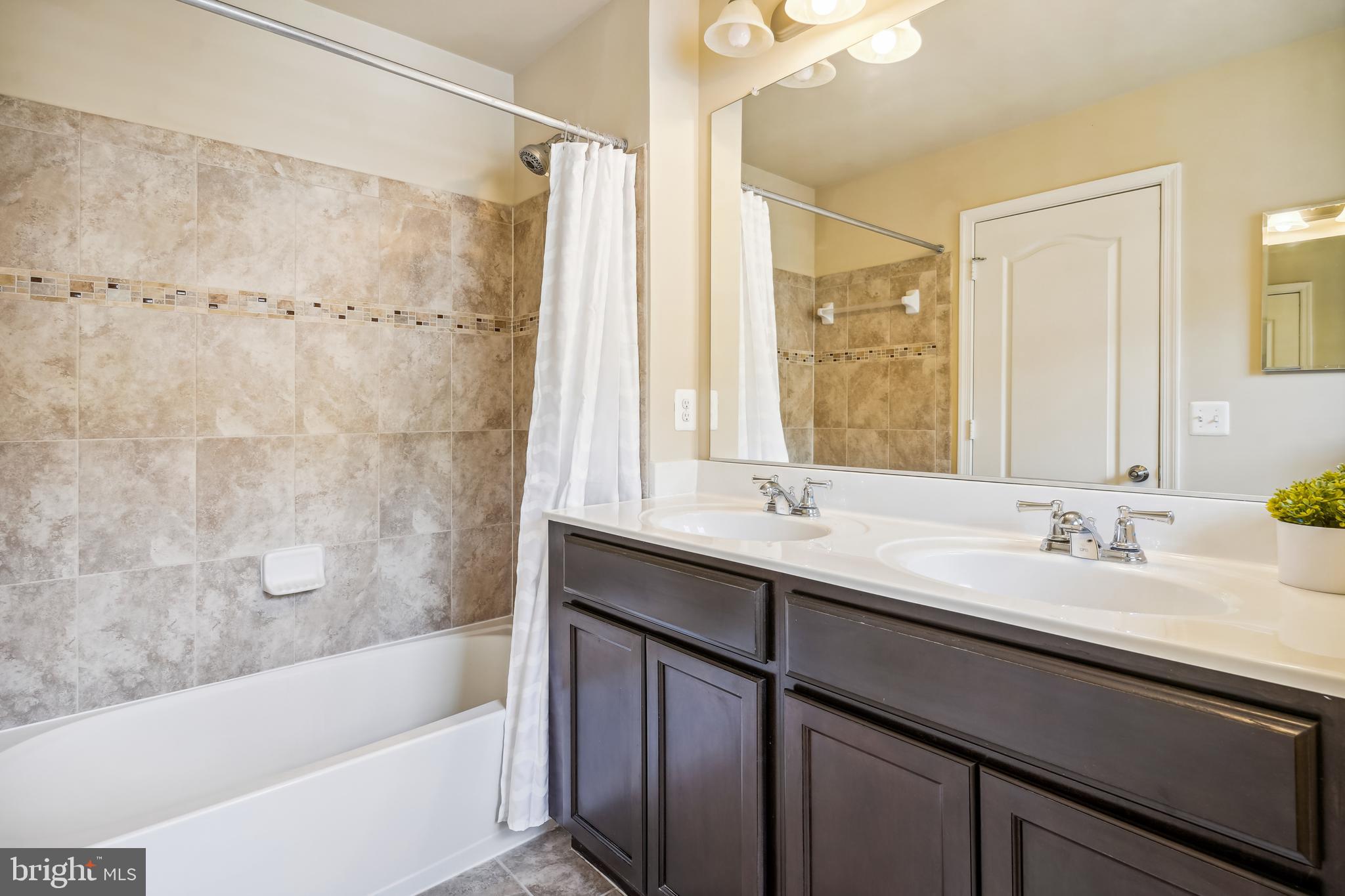 TRIANGLE HIGHLANDS CONDO - Residential