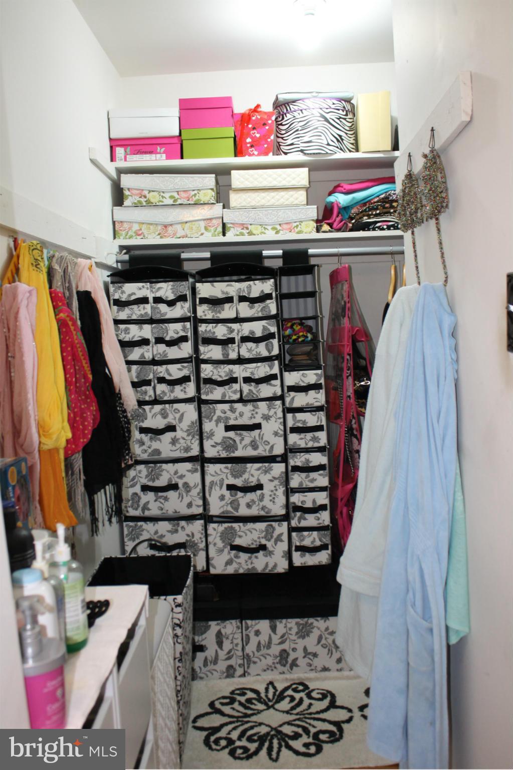 CANTERBURY SQUARE - Residential