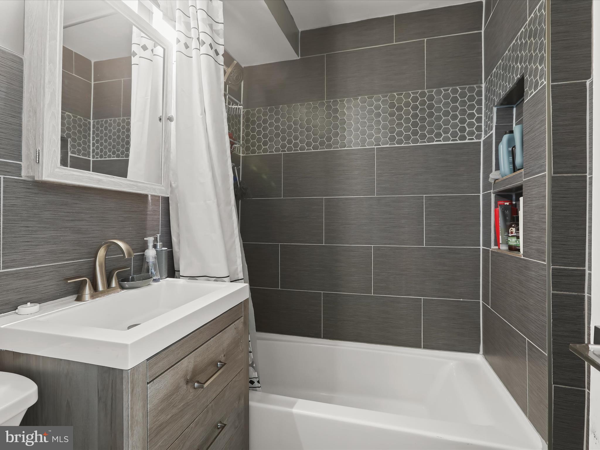 HILLENDALE PARK - Residential