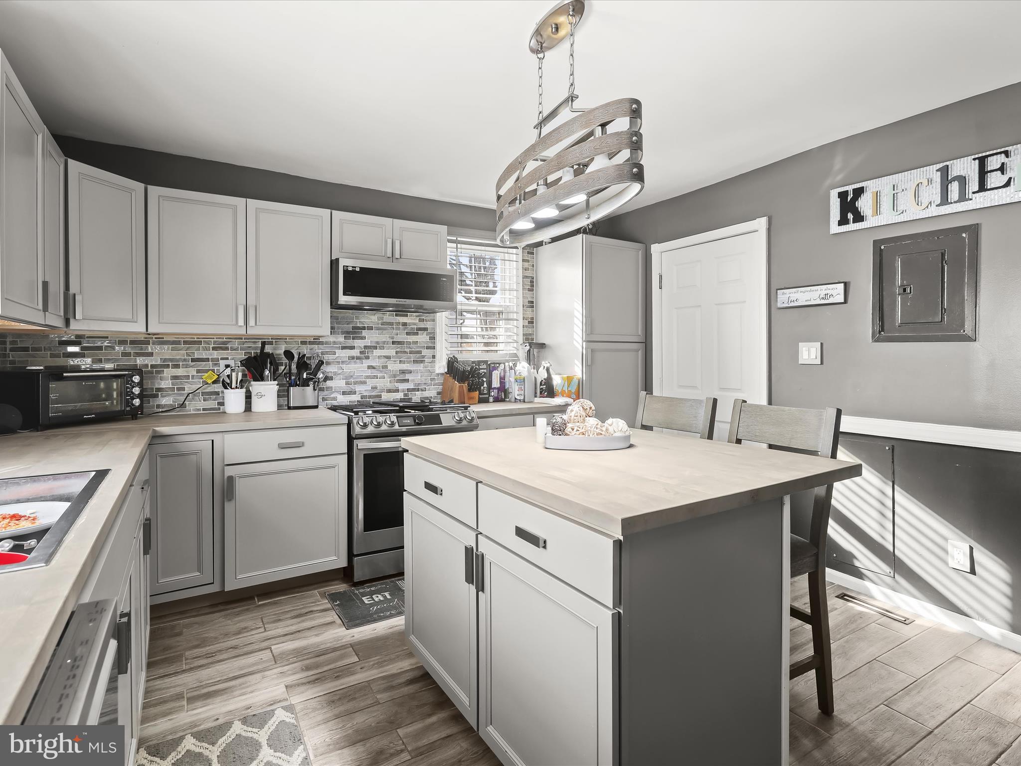 HILLENDALE PARK - Residential