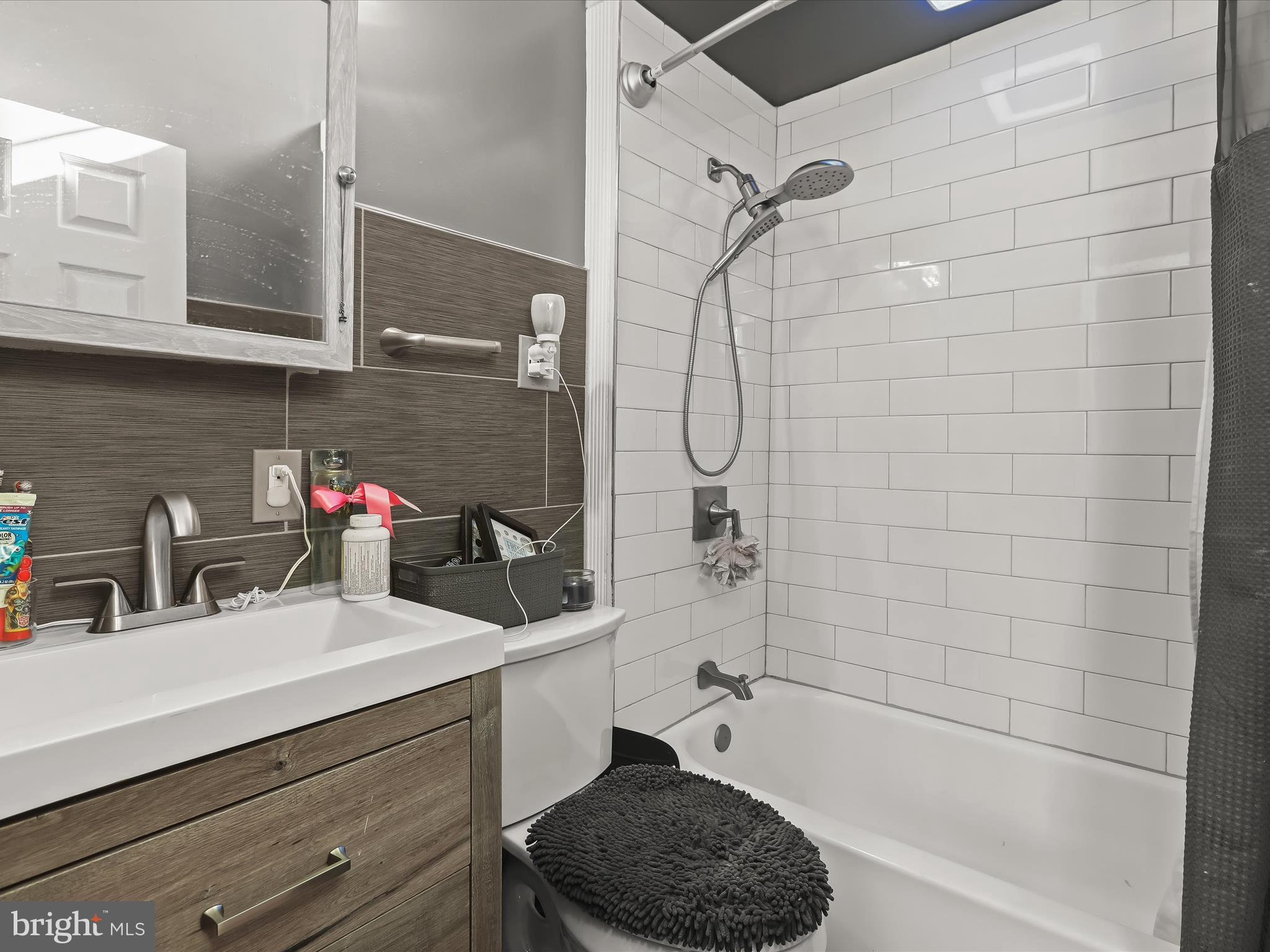 HILLENDALE PARK - Residential