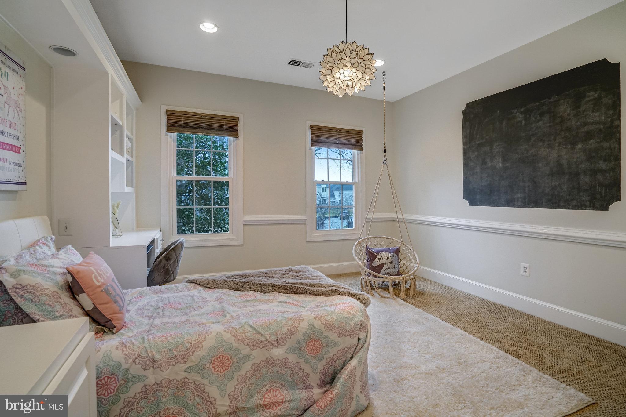 HILLSIDE MANOR - Residential