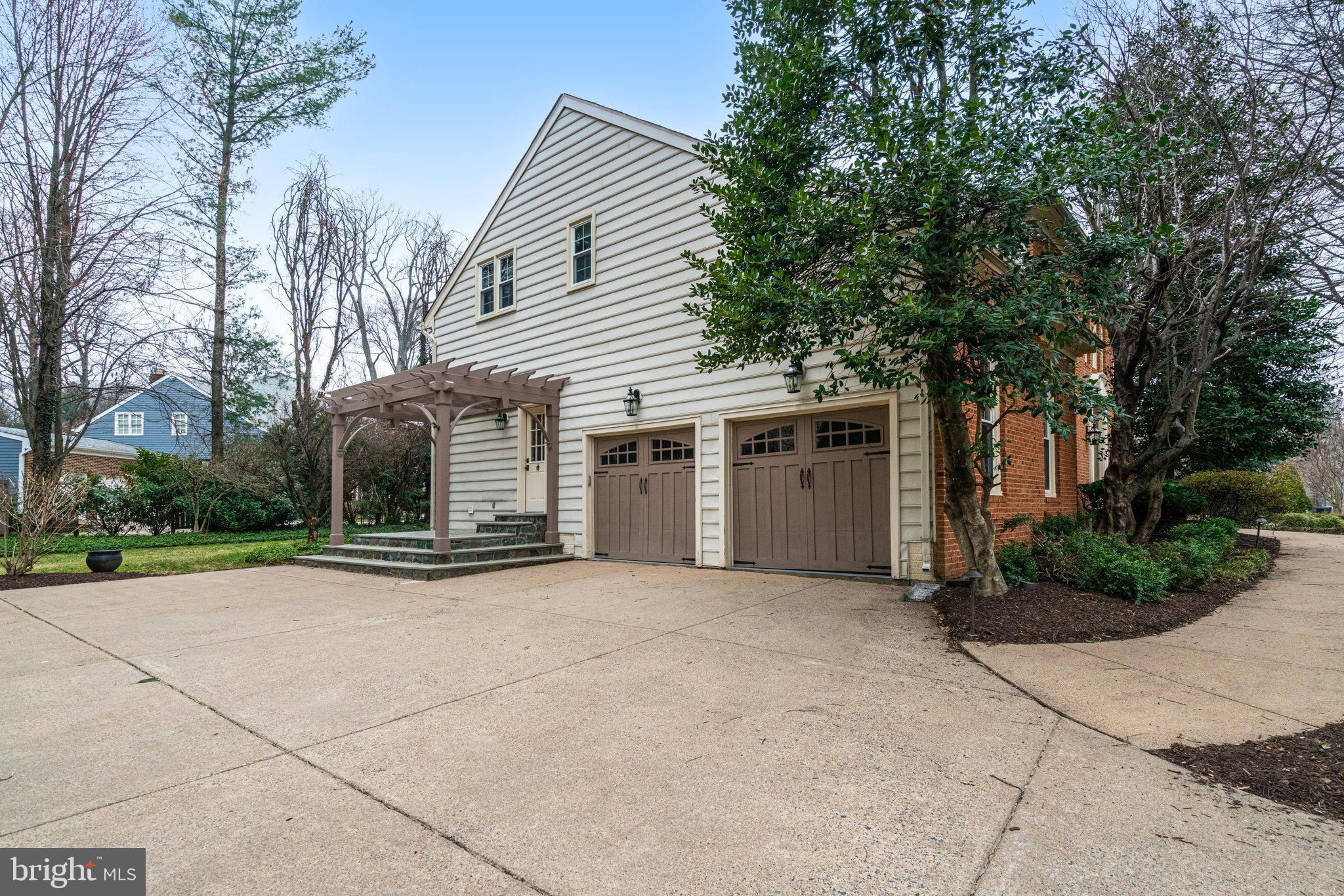 HILLSIDE MANOR - Residential