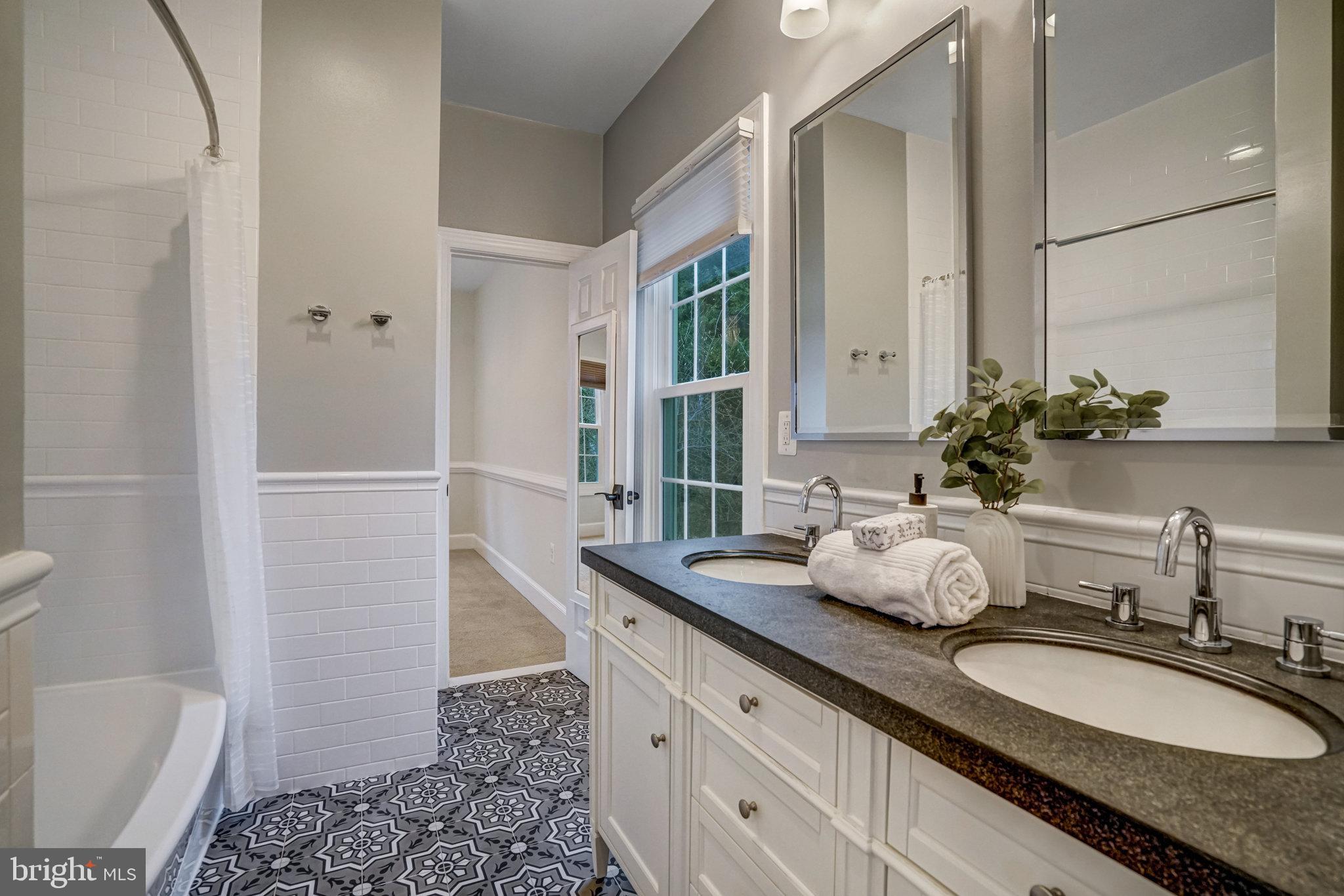 HILLSIDE MANOR - Residential