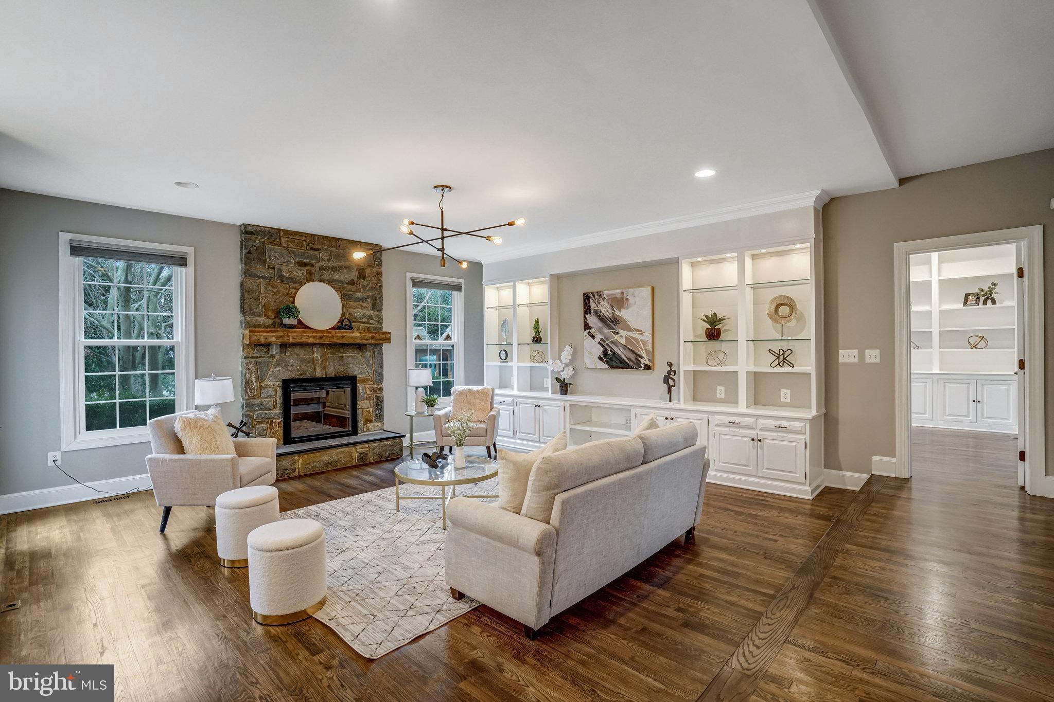 HILLSIDE MANOR - Residential