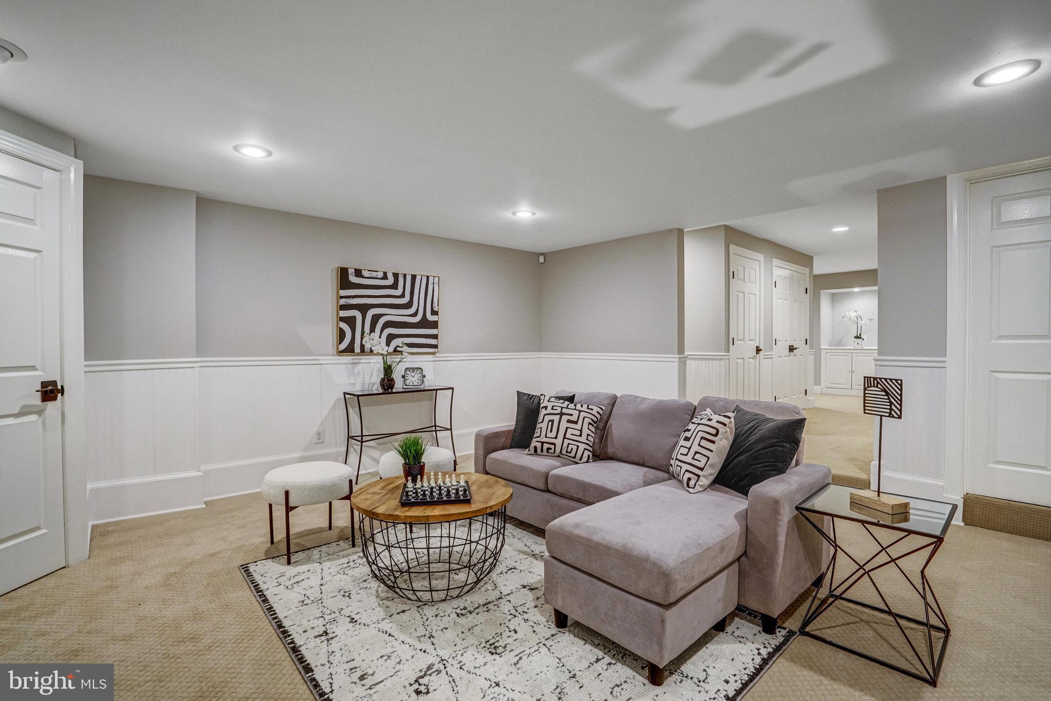 HILLSIDE MANOR - Residential